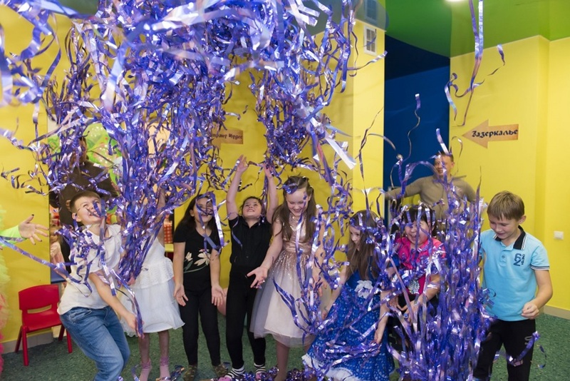 Серебряное шоу на Университетской набережной