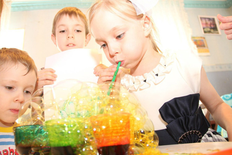 Шоу мыльных пузырей в Экспериментусе